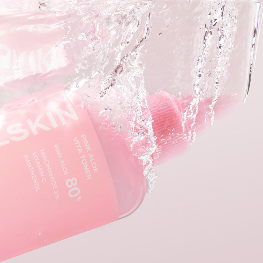 APRILSKIN Pink Aloe Vitamin C Soothing & Brightening Toner 250ml - LUUELA