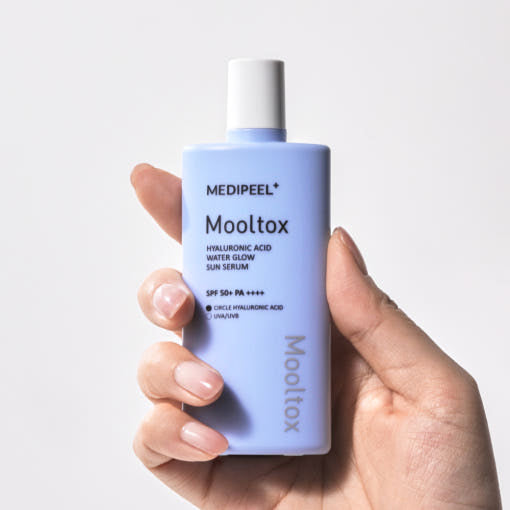 MEDIPEEL Hyaluronic Acid Mooltox Water Glow Sun Serum SPF 50+PA++++ 52ml - LUUELA